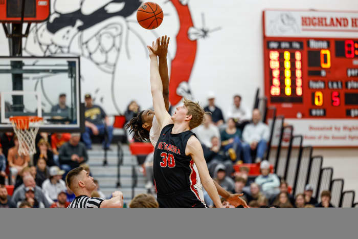 Metamora's Cooper Koch and Thornton's Morez Johnson Illinois high school boys basketball
